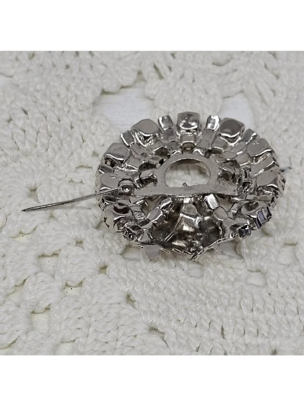 Vintage Clear Rhinestone Wreath Brooch Silver Tone Leaves Crystal Christmas Pin